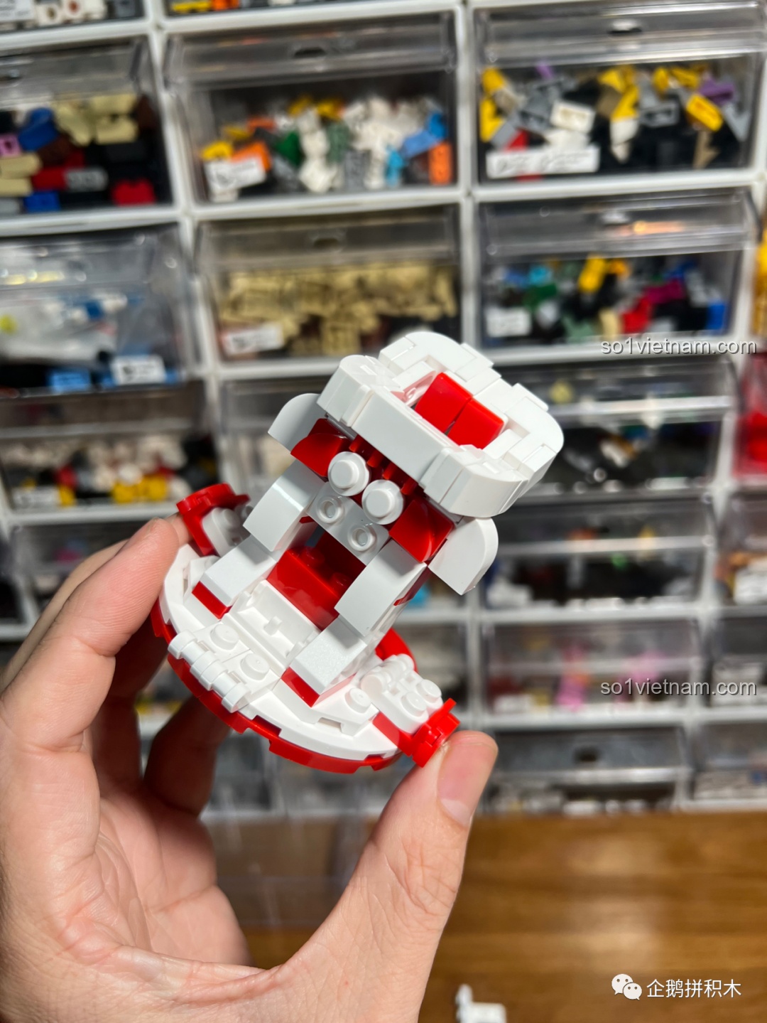 Phần thân của mô hình Cá Chép Vận May JAKI gần hoàn thiện, sẵn sàng để gắn đuôi và vây.