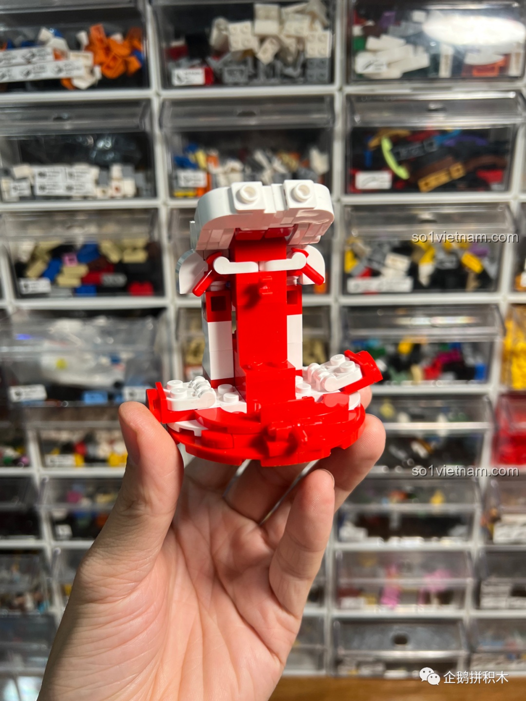 Mô hình Cá Chép Vận May JAKI đang trong quá trình hoàn thiện, các đường cong của thân cá dần hiện rõ.