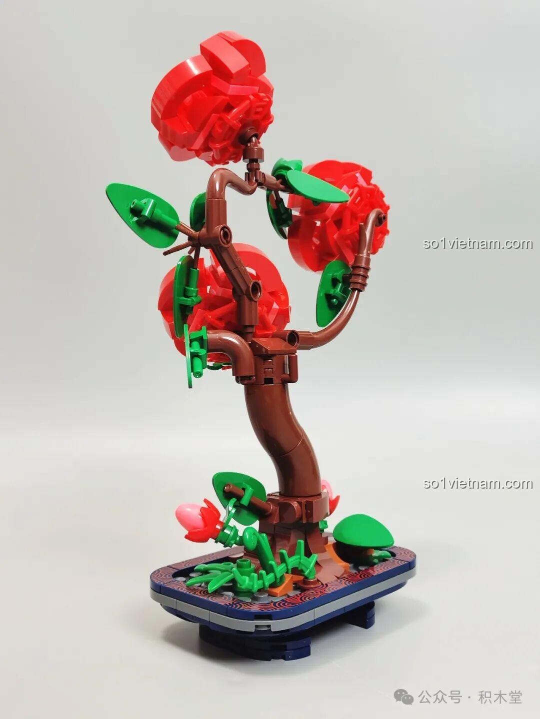 Bộ Lắp Ghép Hoa Thủy Tiên JAKI DK002 - Các hộp sản phẩm với màn hình trang trí và các mẫu hoa bên cạnh nhau với các màn hình trang trí