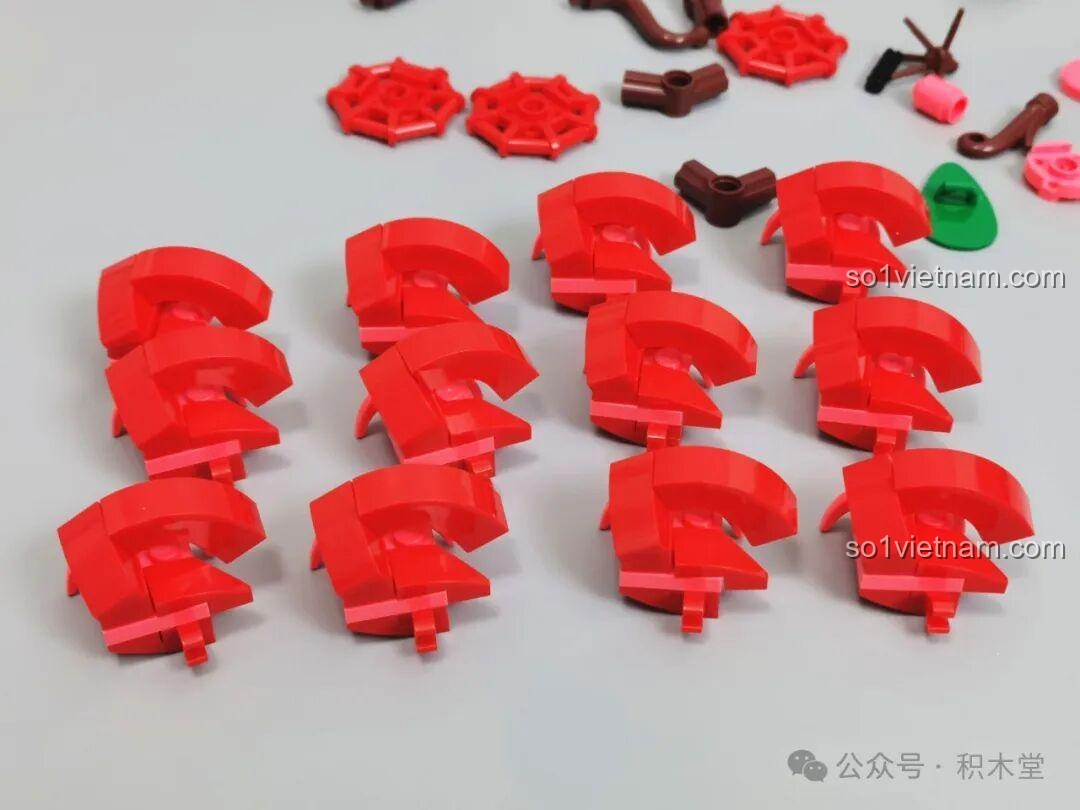 Bộ Lắp Ghép Hoa Thủy Tiên JAKI DK002 - Các hộp sản phẩm với màn hình trang trí và các mẫu hoa