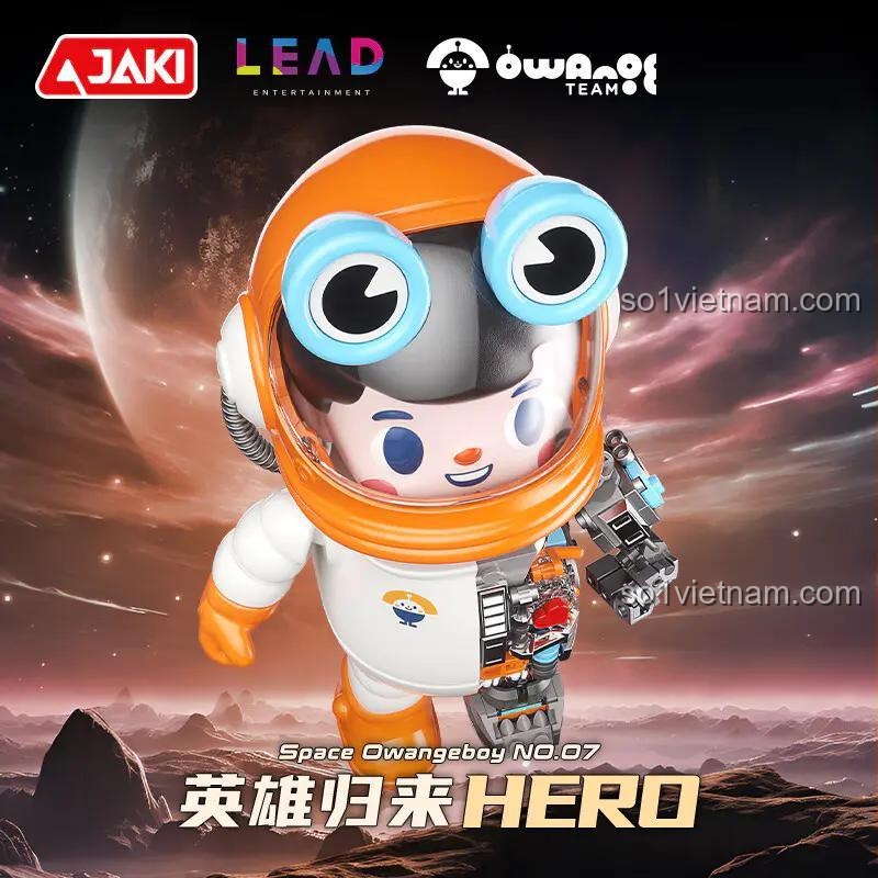 Mô hình phi hành gia Space Owangeboy NO.07 JAKI HK301 trên nền vũ trụ, đồ chơi lắp ghép cho bé 8 tuổi, thể hiện sự phiêu lưu khám phá