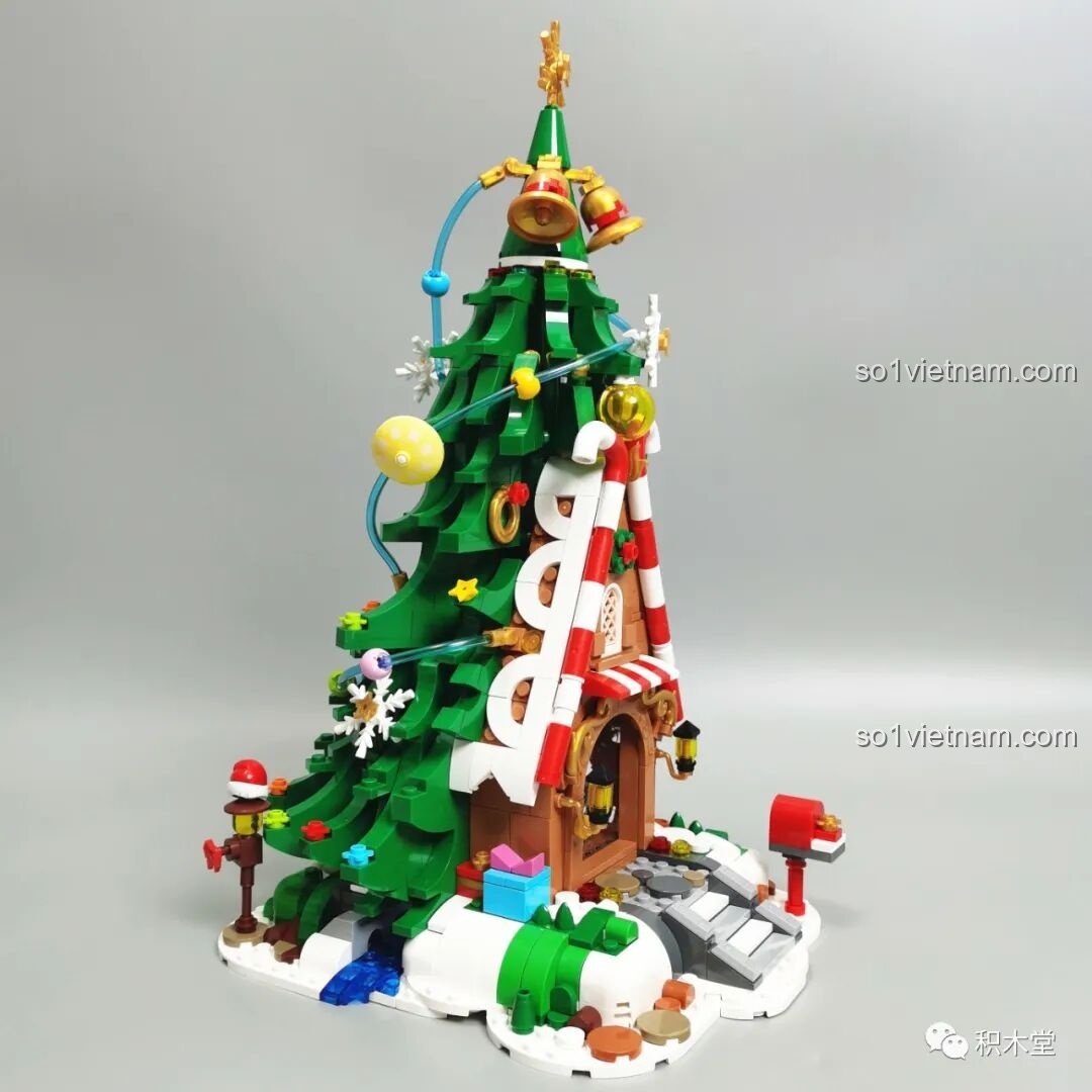 Mô hình Ngôi Nhà Cây JAKI JK5128 nhìn từ bên trái, các chi tiết trang trí nhỏ xinh được sắp xếp hài hòa.