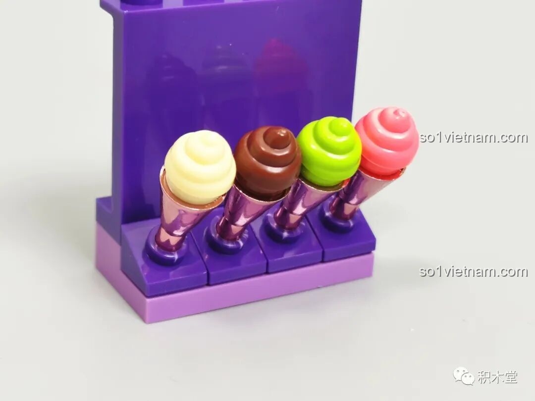 Quá trình lắp ráp phần đầu của JAKI X Mixue Siêu Tuyết Vương