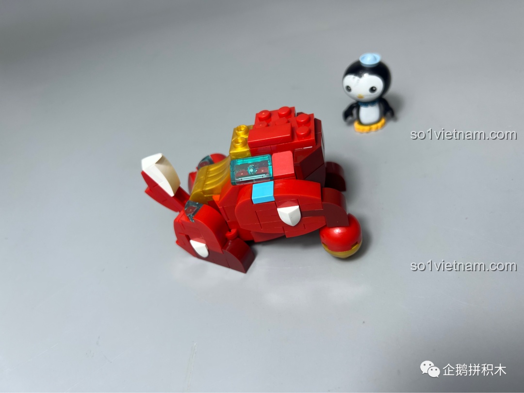 Phần thân của Sư Tử Múa Lân JAKI đang được hoàn thiện với các chi tiết trang trí nhỏ.