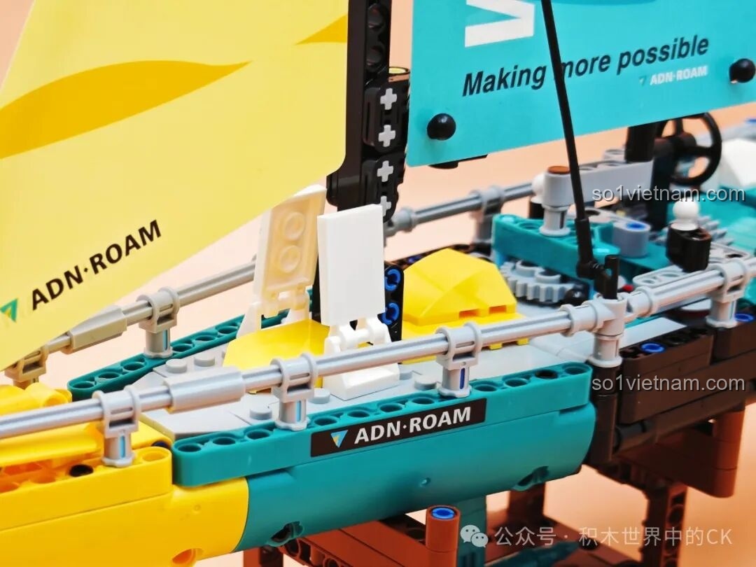 Chi tiết lan can và boong tàu của JIESTAR 58123 Thuyền Buồm Vượt Biển