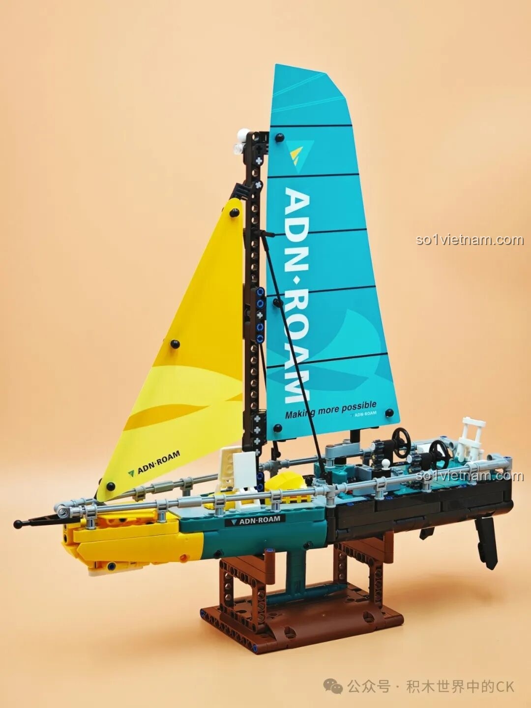 Cột buồm và hệ thống bánh lái đang được lắp vào thân tàu JIESTAR 58123