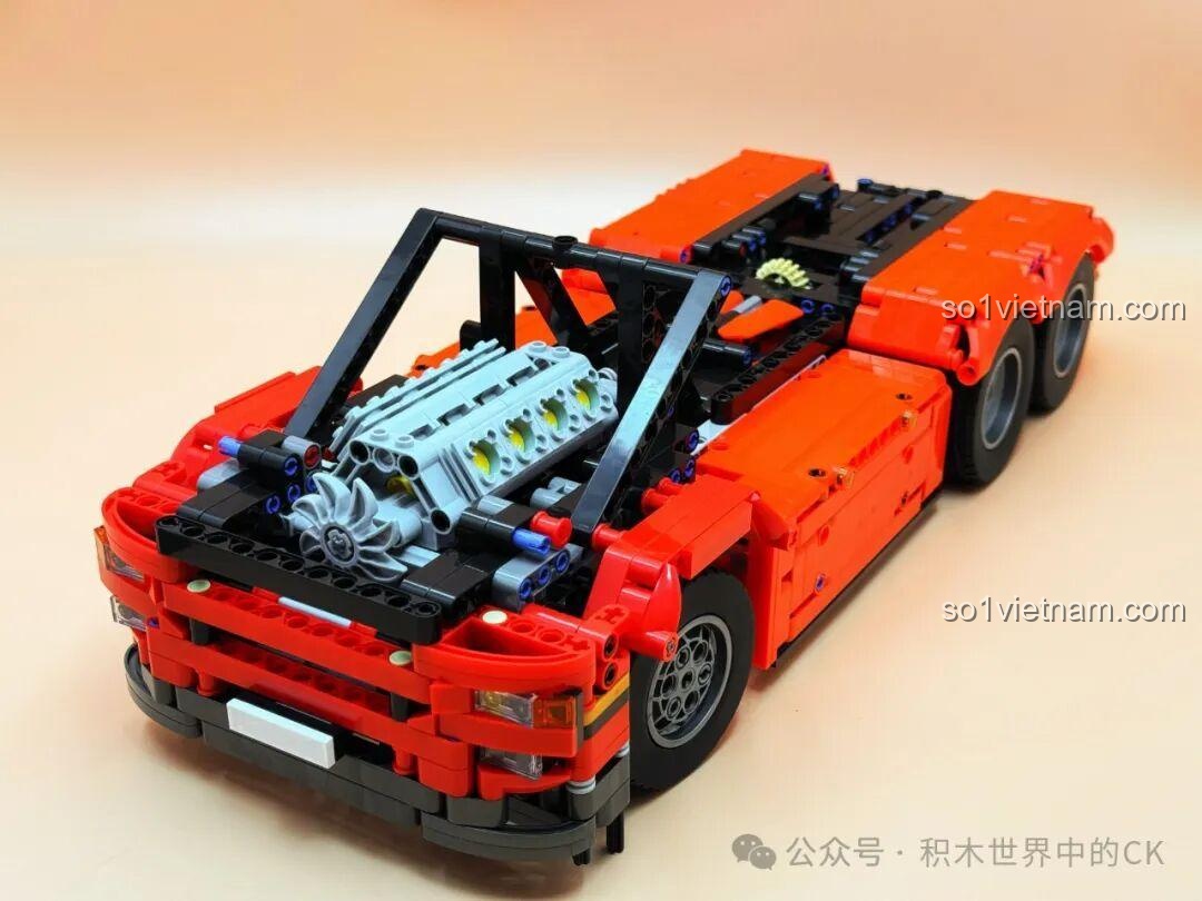 Mô hình động cơ của bộ lắp ghép Jie Star JJ9070 Xe Đầu Kéo Scania, chi tiết kỹ thuật cao.