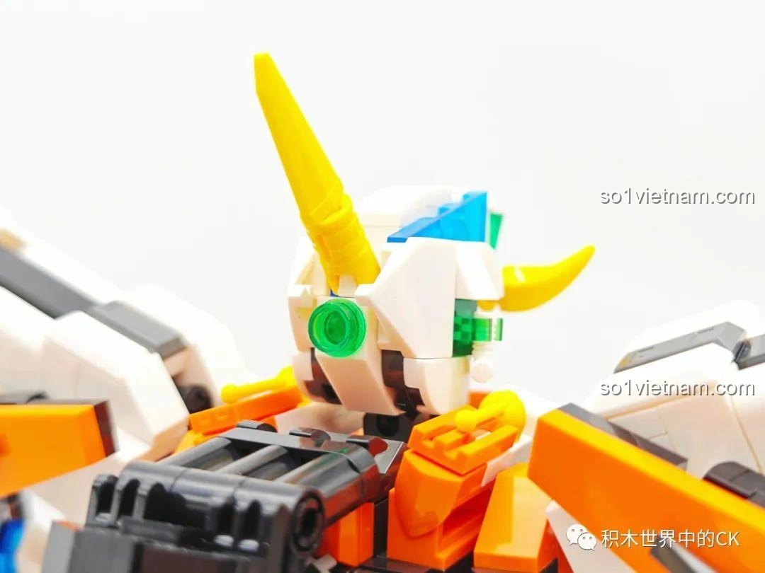 Góc nhìn cận cảnh khác của đầu JIESTAR 58030 Gundam Kyriosgn-003, tập trung vào chi tiết mắt và sừng