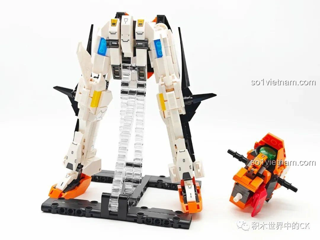 Tiếp tục lắp ráp phần chân và thân dưới của JIESTAR 58030 Gundam Kyriosgn-003, chuẩn bị cho các chi tiết phức tạp hơn