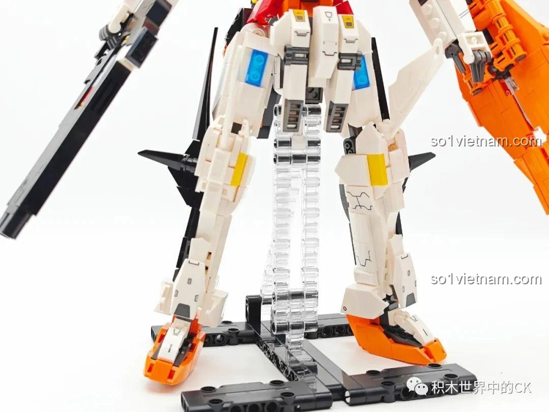 JIESTAR 58030 Gundam Kyriosgn-003 trong tư thế chiến đấu năng động, với súng trường GN Beam Rifle