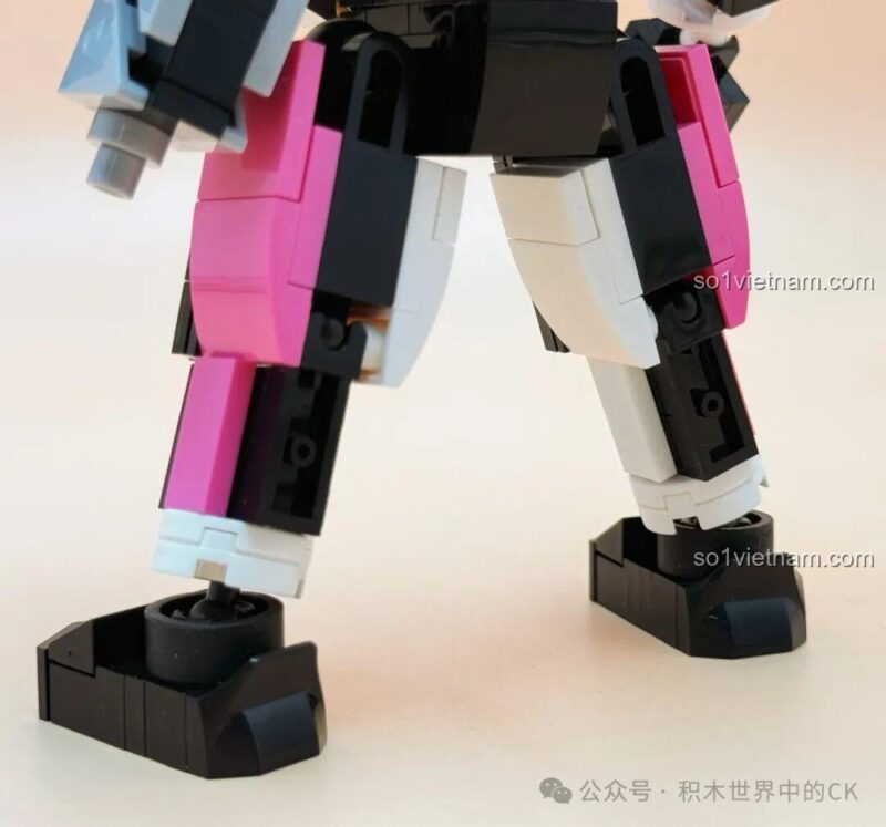Chi tiết phần lưng của mô hình Kamen Rider Decade JIESTAR 58189 bộ lắp ghép