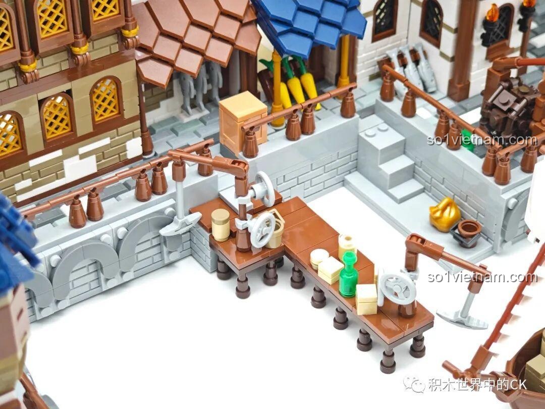 Khu vực bến tàu của đồ chơi mô hình Cảng Trung Cổ JIESTAR 89152, tái hiện cảnh buôn bán