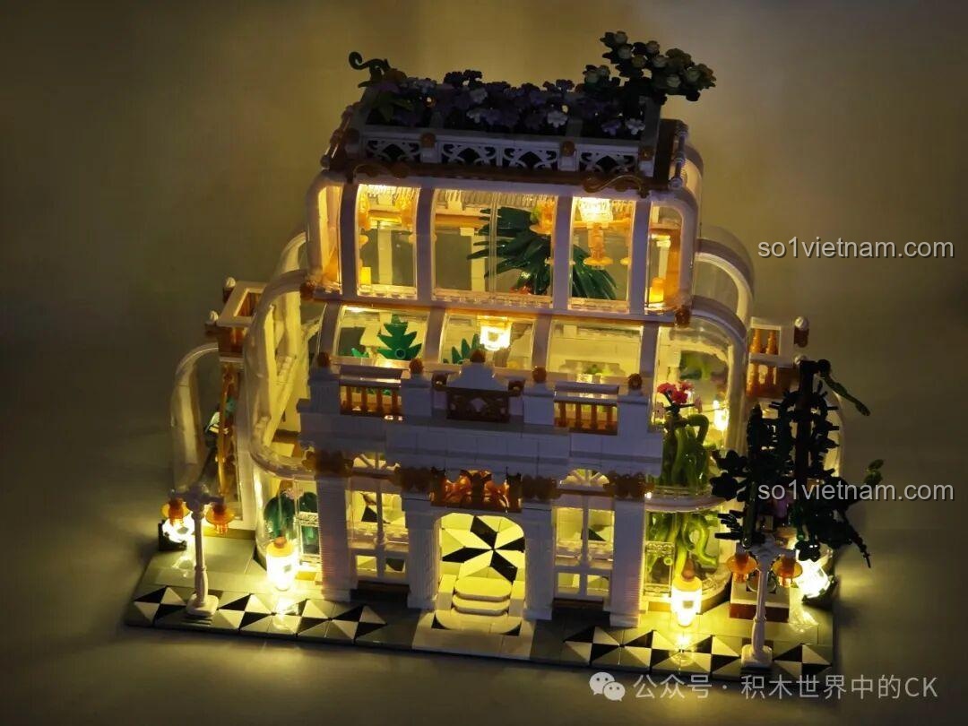 Một góc nhìn khác của cây lá rộng và đèn LED bên trong nhà kính JIESTAR JJ9044 Vườn Bách Thảo.