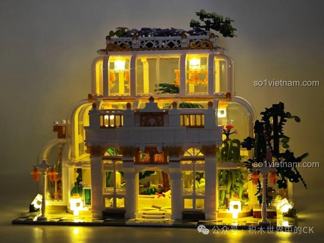 Cây lá rộng và đèn LED chiếu sáng bên trong nhà kính JIESTAR JJ9044 Vườn Bách Thảo.