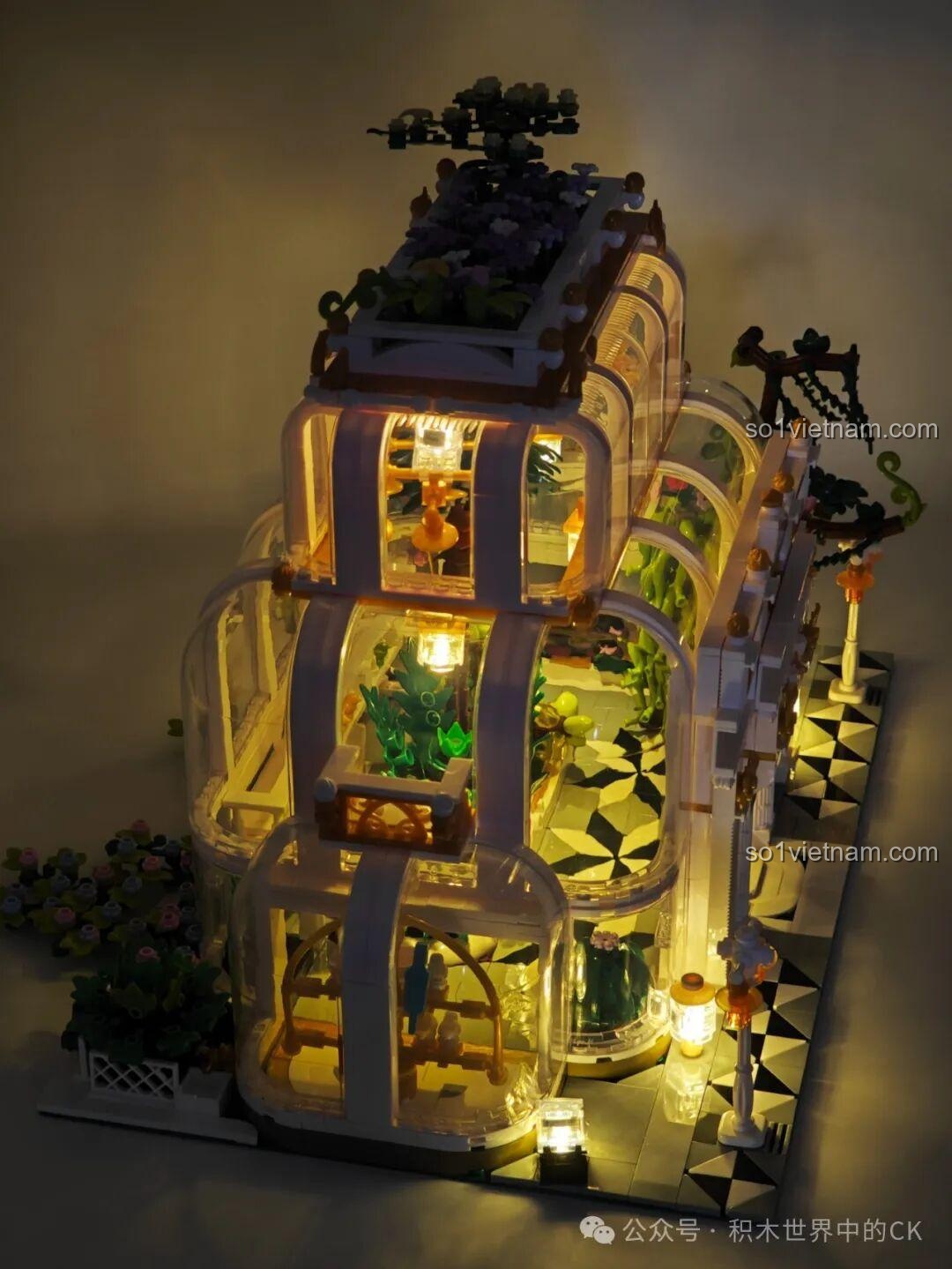 Chi tiết cây xương rồng và đèn LED chiếu sáng bên trong nhà kính JIESTAR JJ9044 Vườn Bách Thảo.