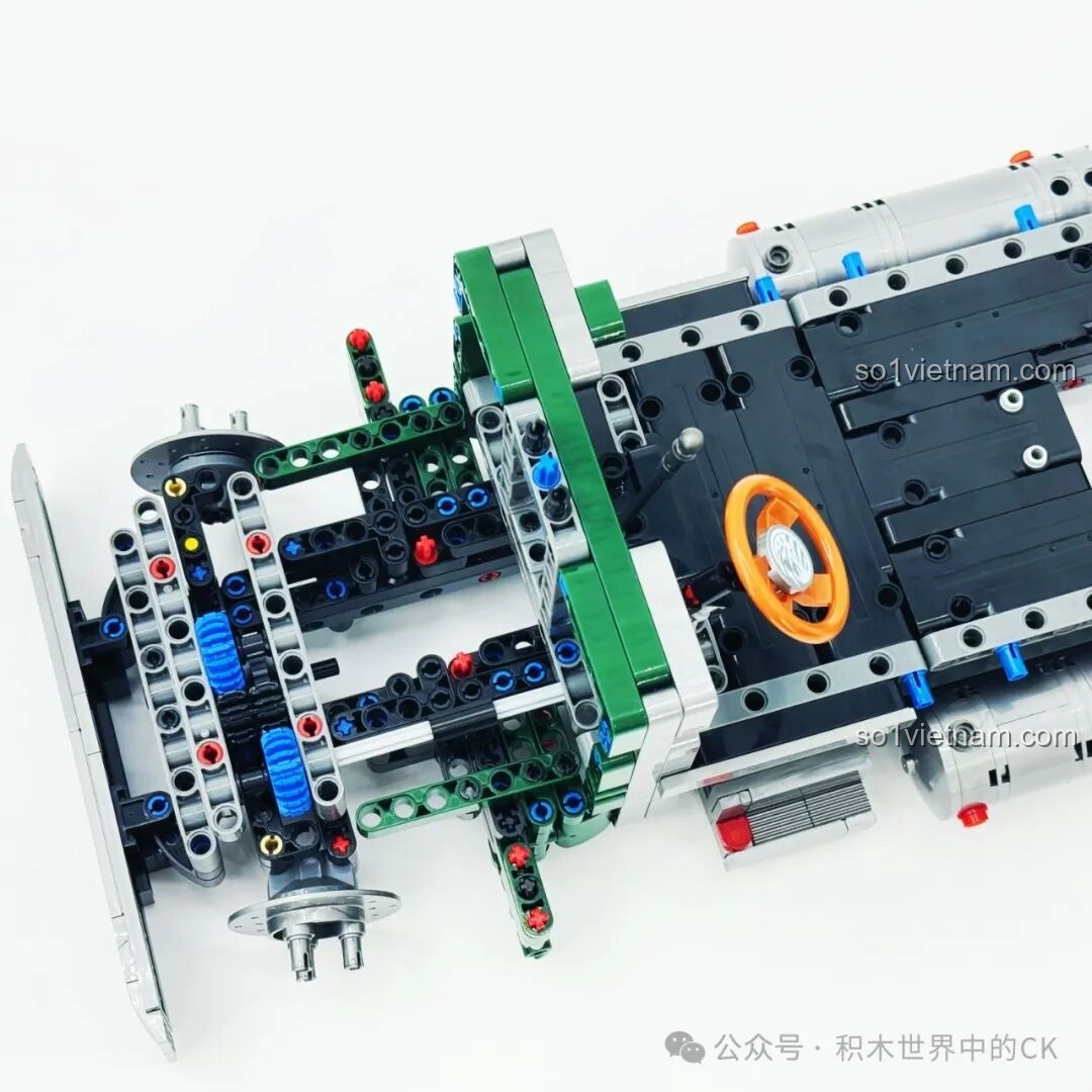 Cận cảnh hệ thống lái và các chi tiết cơ khí của JIESTAR JJ9069 Peterbilt 389 trong quá trình lắp ráp. Review JIESTAR JJ9069 Peterbilt 389.