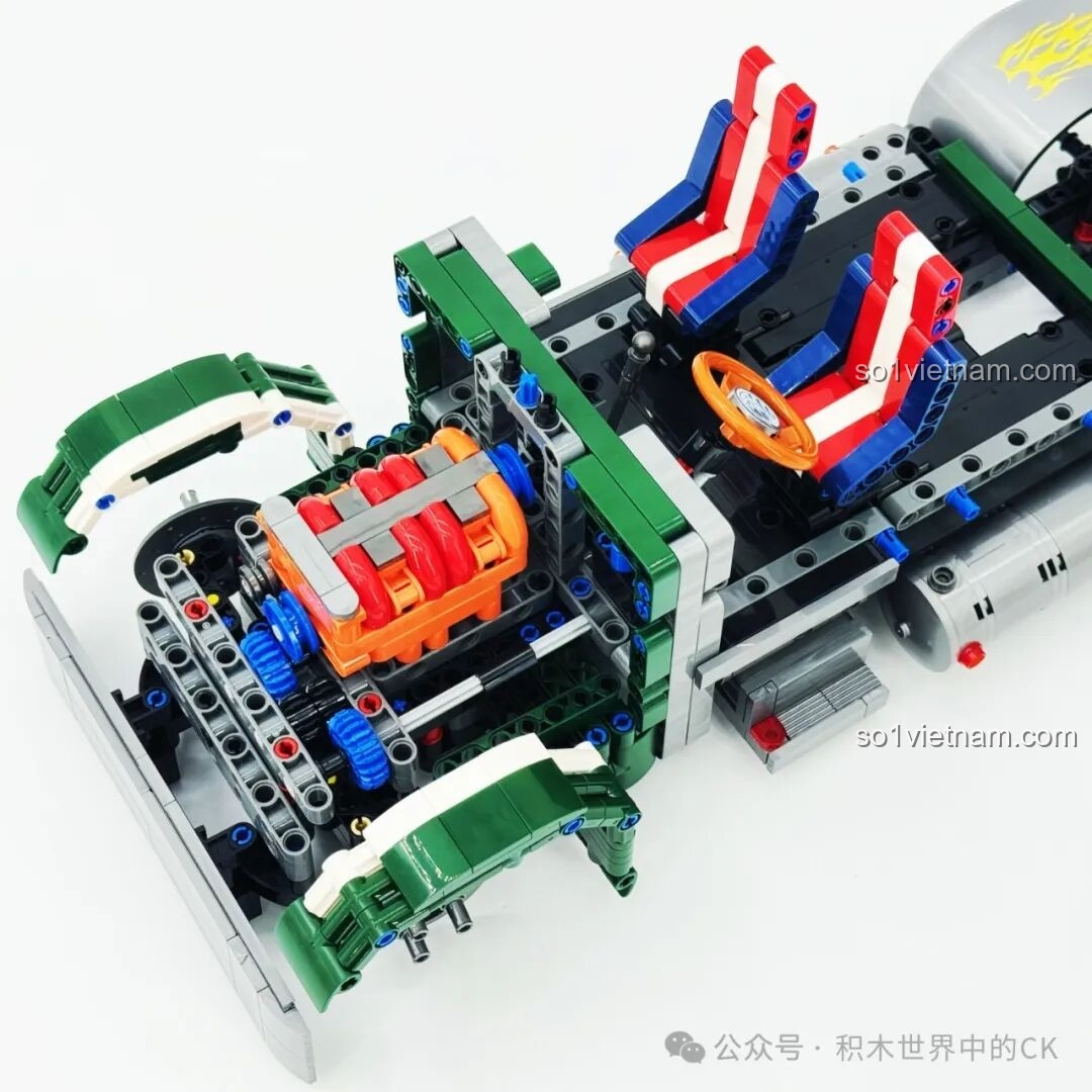 Động cơ và ghế ngồi cabin được đặt vào khung của JIESTAR JJ9069 Peterbilt 389. Review JIESTAR JJ9069 Peterbilt 389.