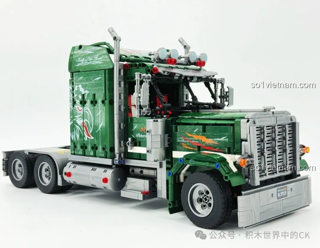 Chi tiết bánh xe và hệ thống treo phía trước của JIESTAR JJ9069 Peterbilt 389. Review JIESTAR JJ9069 Peterbilt 389.