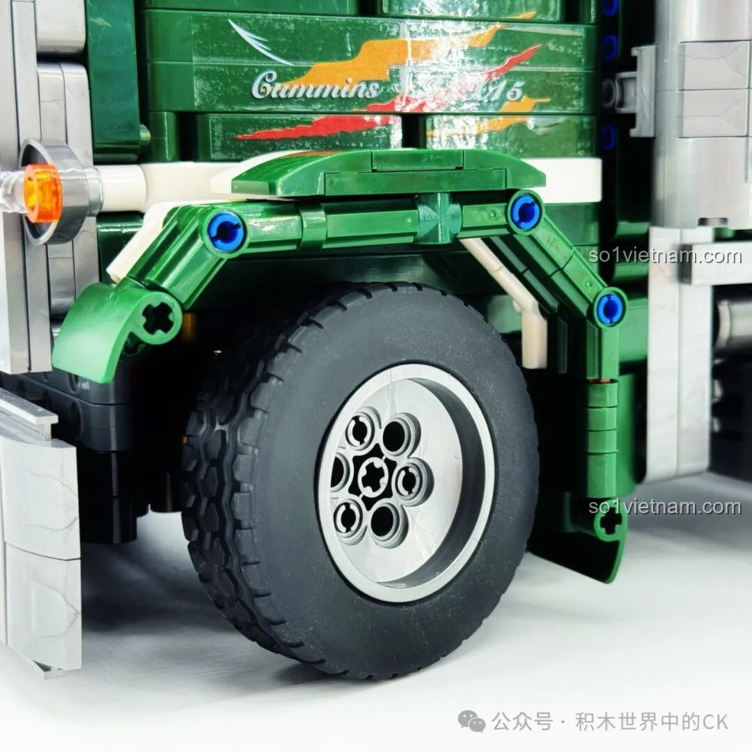 Hệ thống ống xả và các chi tiết kim loại sáng bóng trên JIESTAR JJ9069 Peterbilt 389. Review JIESTAR JJ9069 Peterbilt 389.