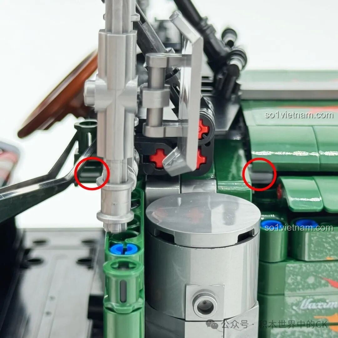 Logo Peterbilt 389 và số 389 được in sắc nét trên thân xe JIESTAR JJ9069. Review JIESTAR JJ9069 Peterbilt 389.