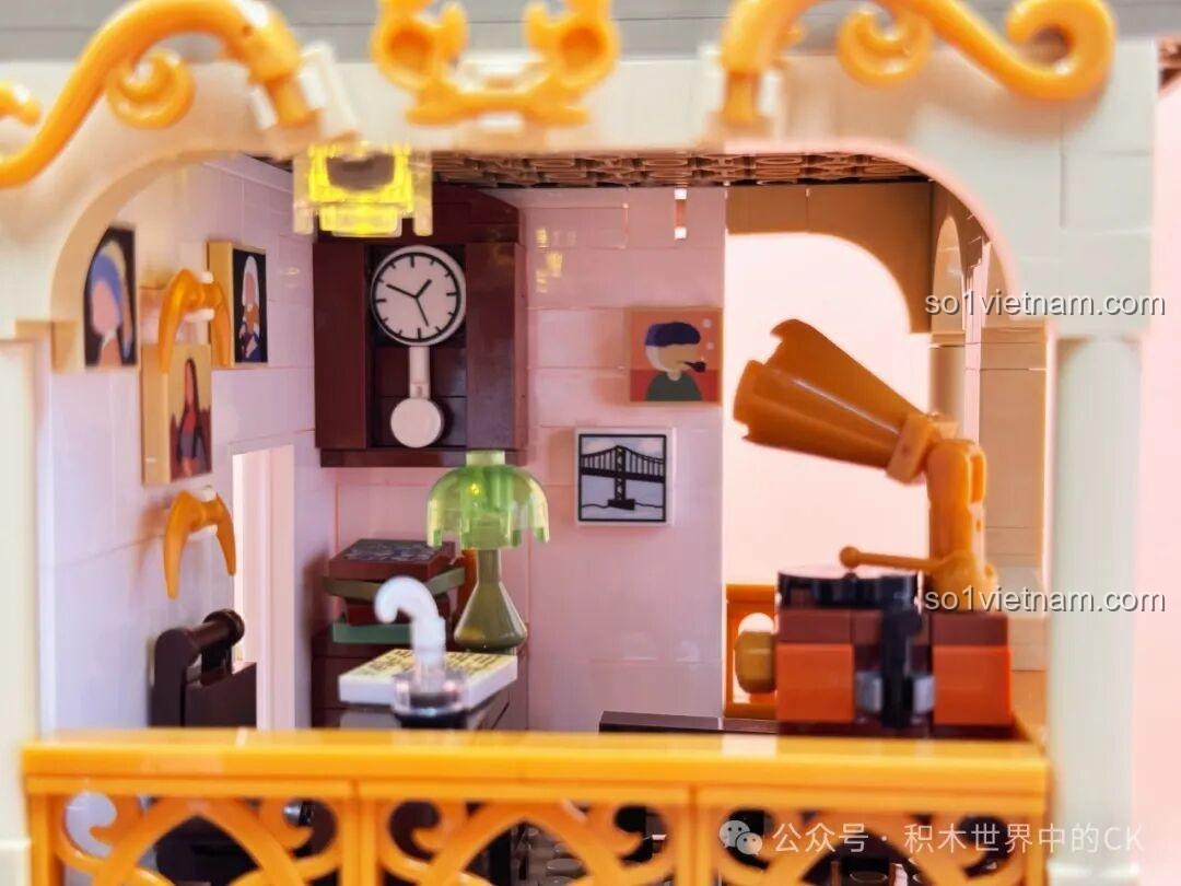 Cận cảnh các kệ sách với nhiều cuốn sách mini đầy màu sắc trong mô hình Thư viện Châu Âu JIESTAR 57015.