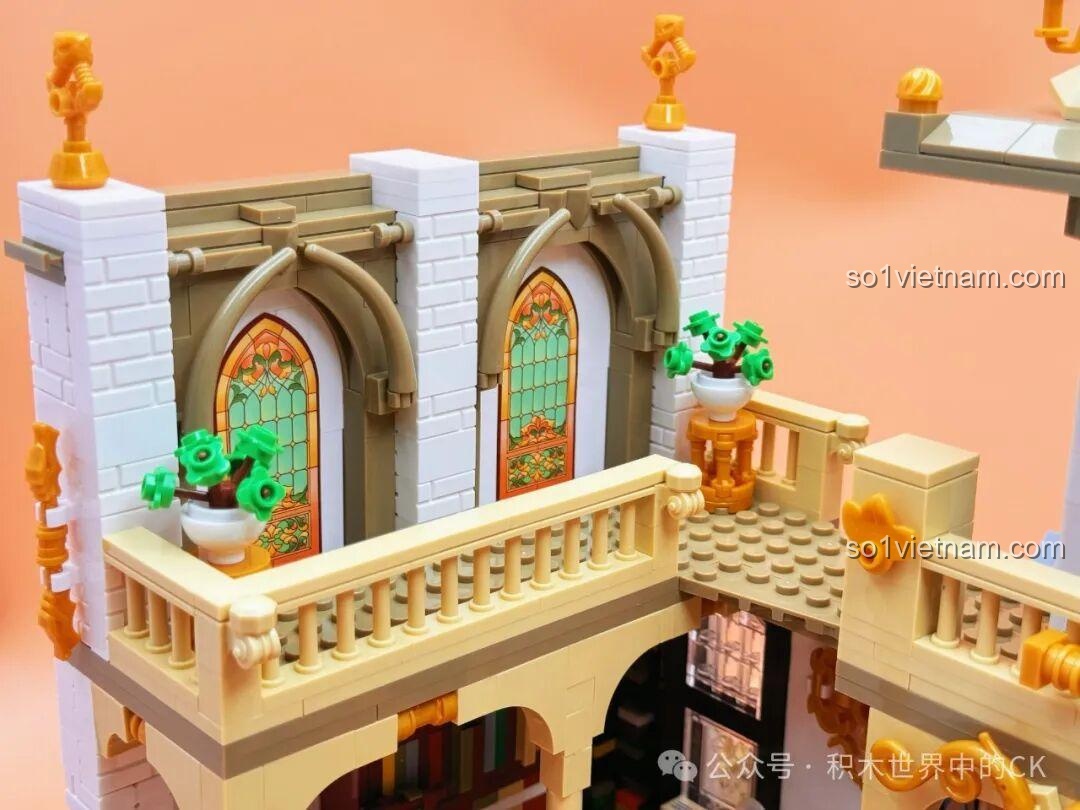 Cận cảnh tầng thượng và mái nhà của mô hình Thư viện Châu Âu JIESTAR 57015.