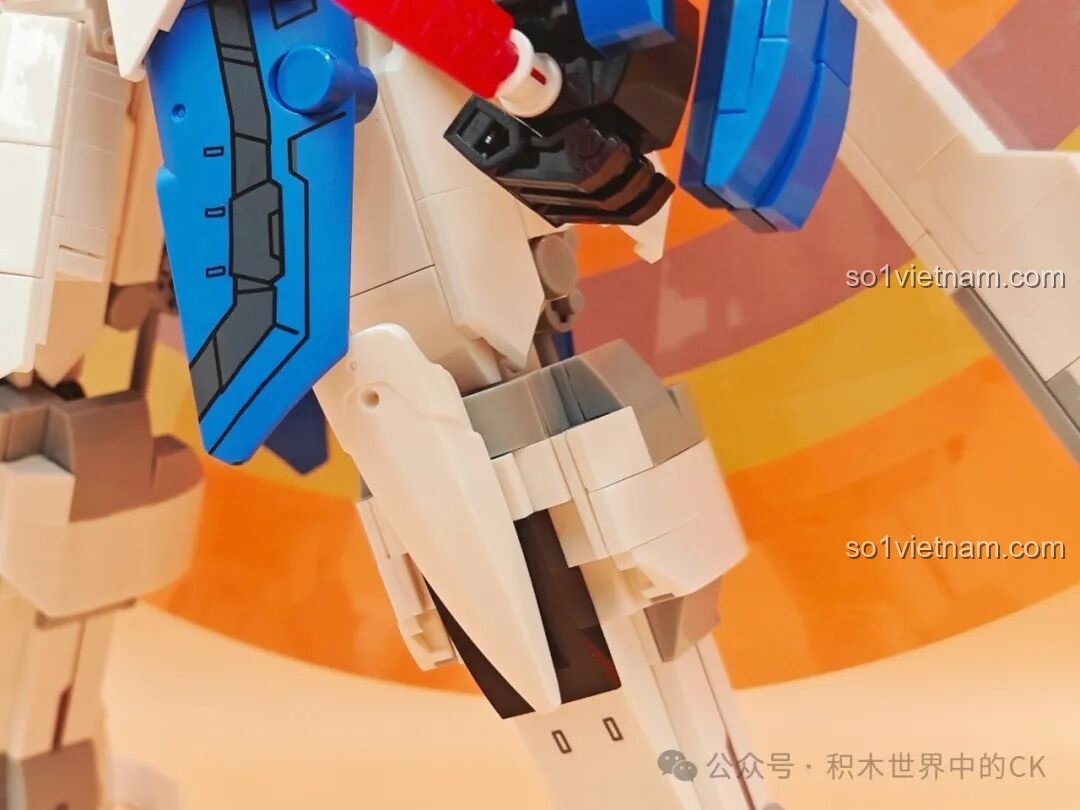 Chi tiết phần chân của JIESTAR 58107 God Iron-Blooded