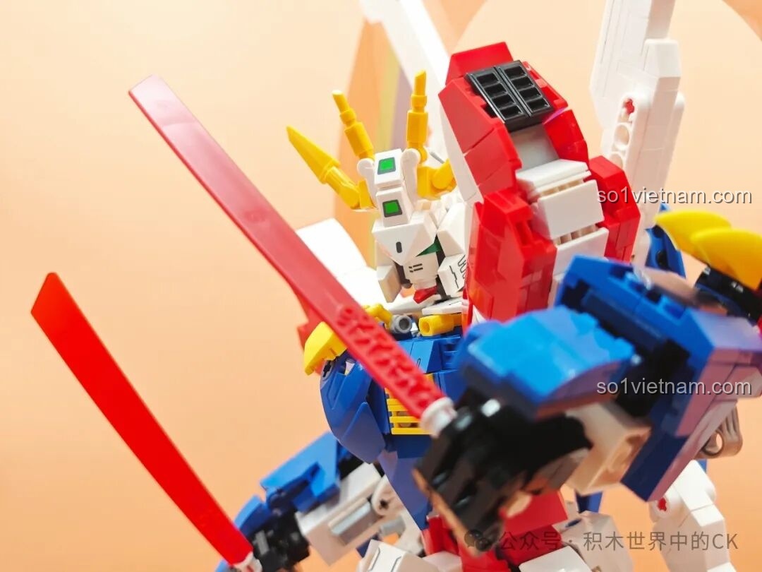 JIESTAR 58107 God Iron-Blooded tạo dáng với kiếm