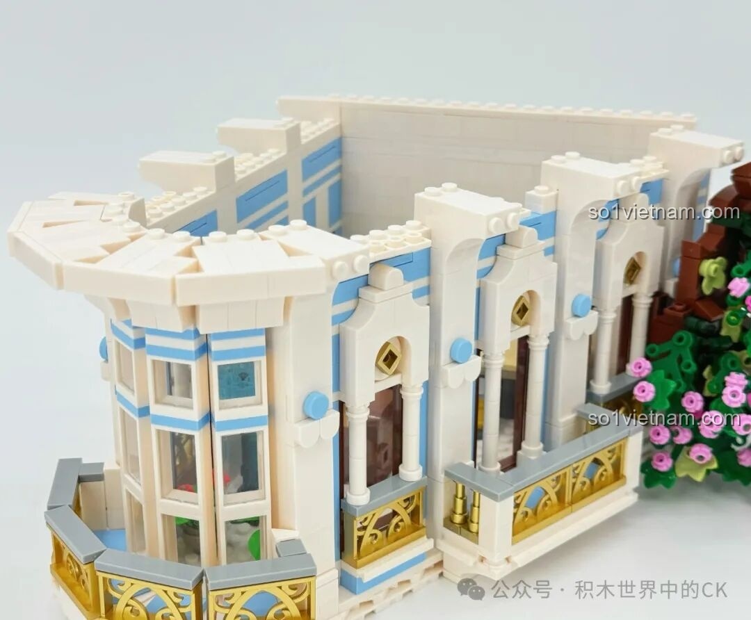 Mặt sau của các minifigures đi kèm bộ JIESTAR 89109 Nhà hàng Hoa Anh Đào