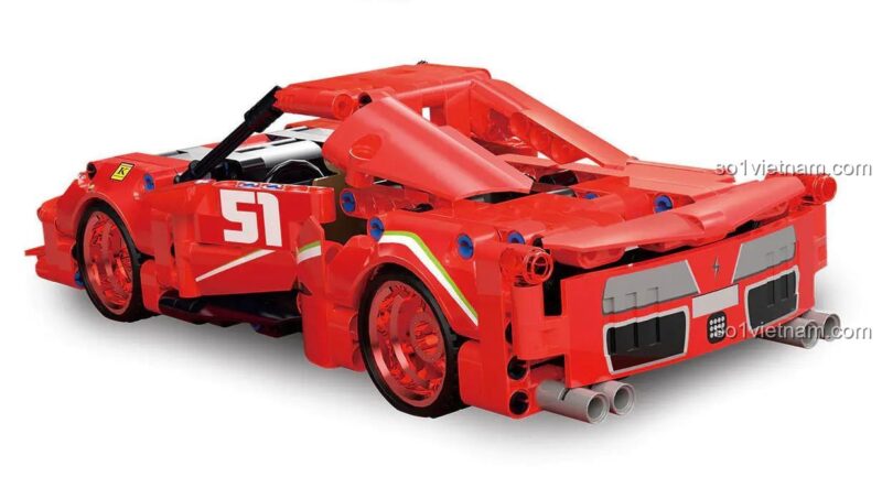 Mặt sau của mô hình xe Ferrari回力车 K盒子 10238, chi tiết đèn hậu và ống xả, đồ chơi lắp ghép cho bé trai 6 tuổi