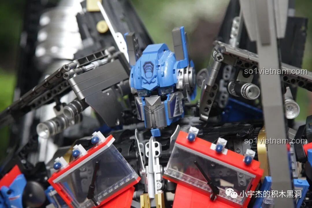 Góc nhìn nghiêng cận cảnh phần đầu của robot K-box V5006.