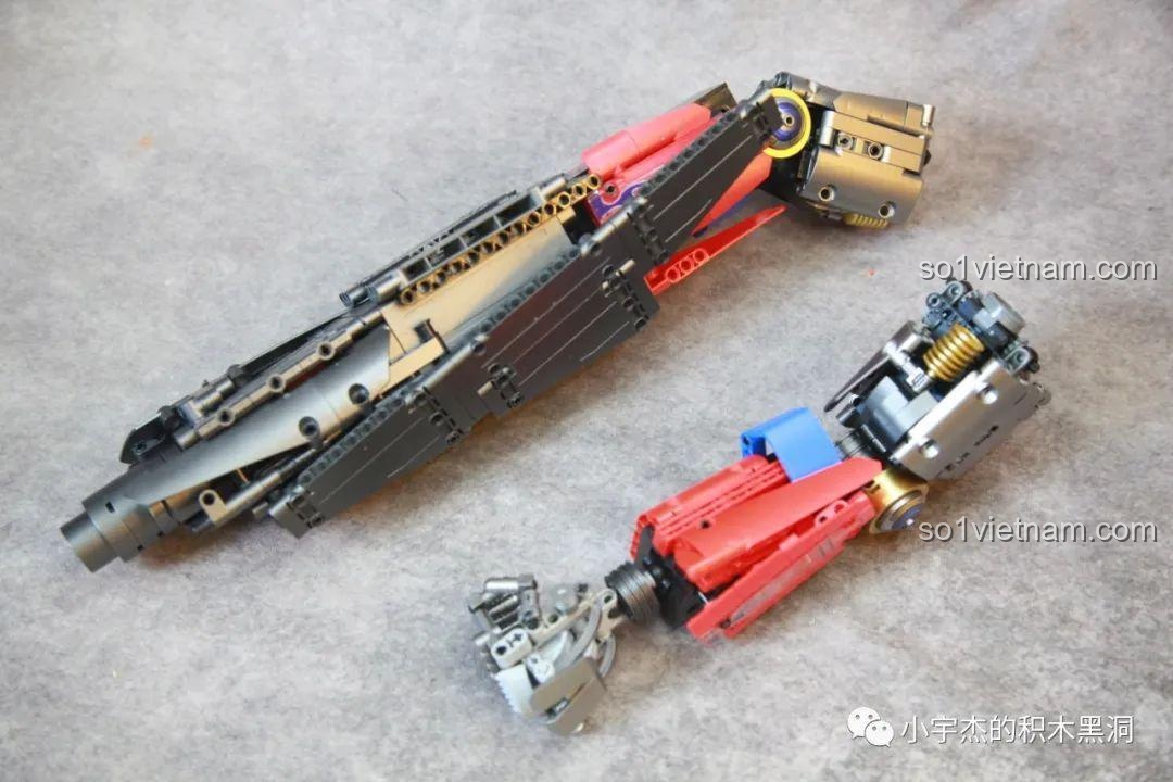 Hai cánh tay của robot K-box V5006 đã được lắp ráp hoàn chỉnh.