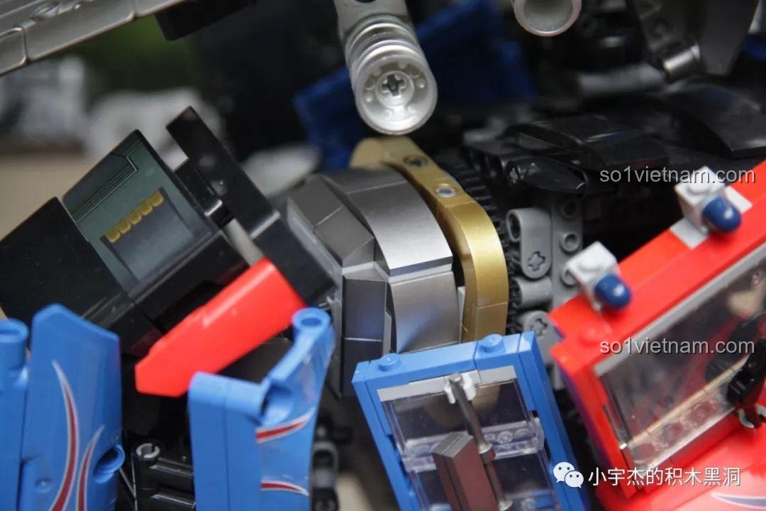 Cận cảnh chi tiết phần giáp cổ của robot K-box V5006.