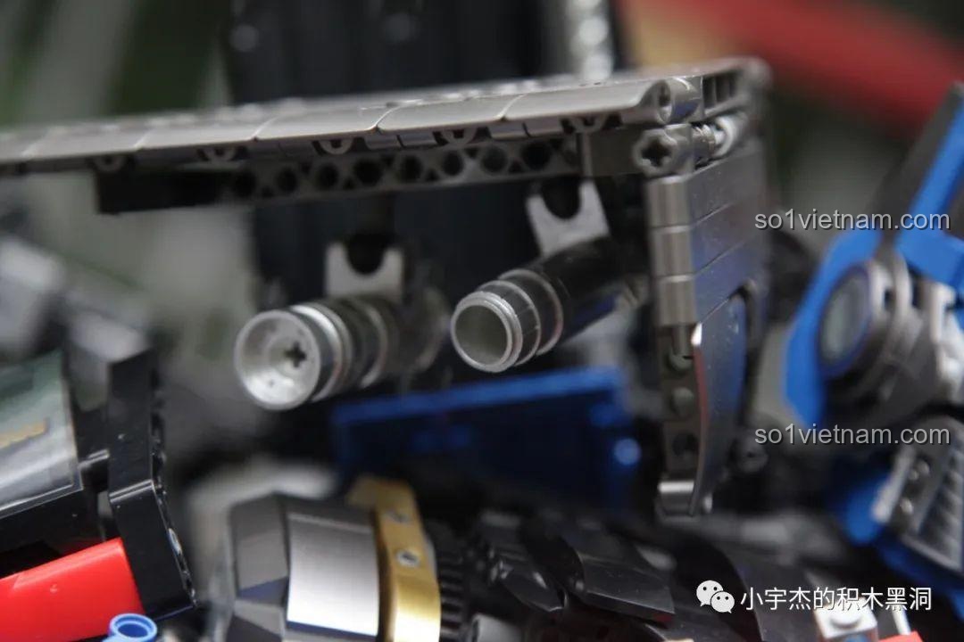 Một chi tiết khớp nối khác trên cánh của bộ phận Jetfire của K-box V5006.