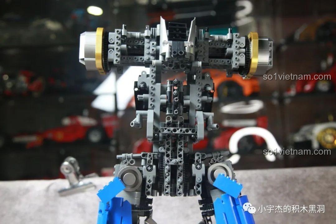 Cận cảnh chi tiết khớp hông và thân trên của robot K-box V5006.