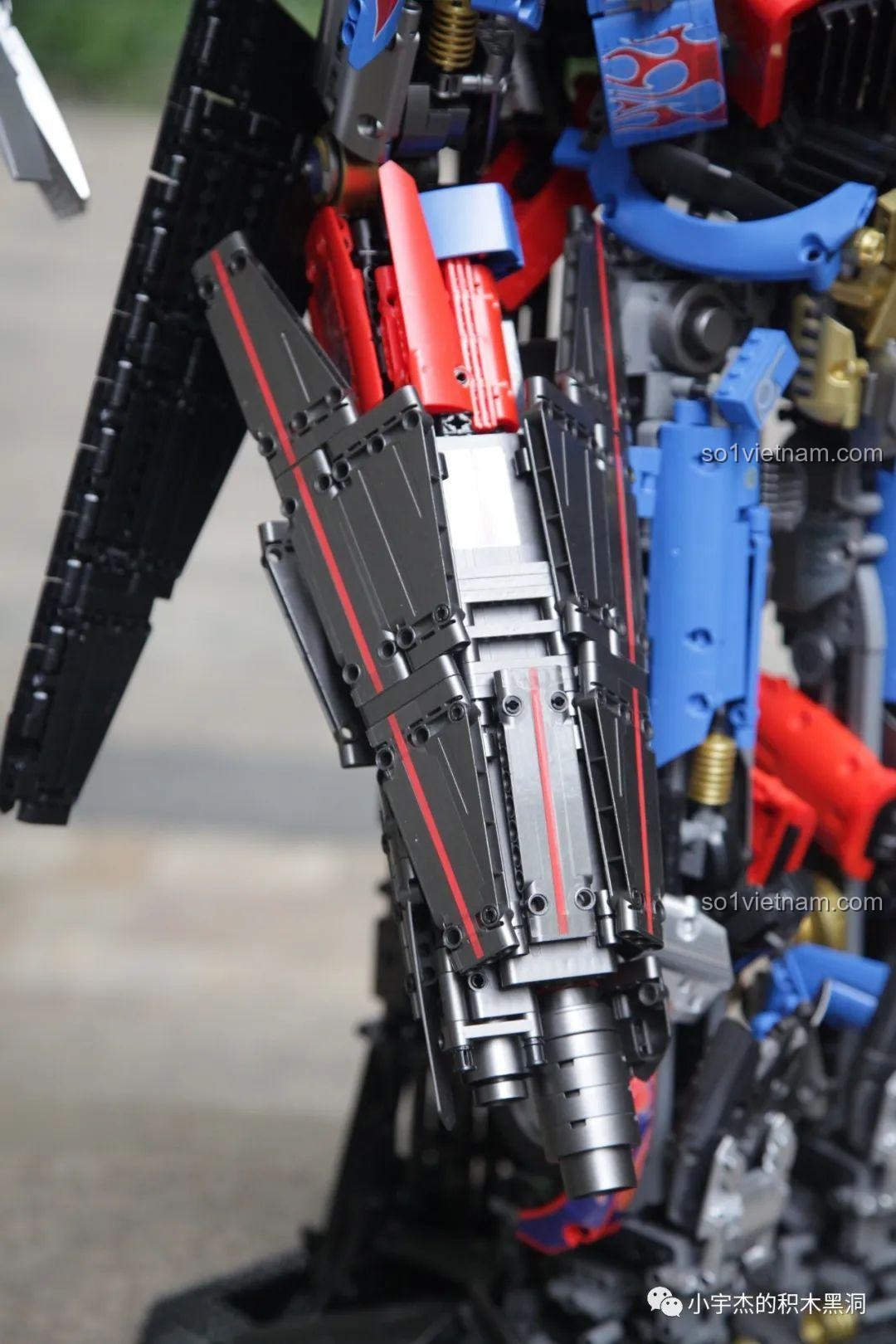 Cận cảnh chi tiết khẩu pháo hạt trên cánh tay của robot K-box V5006.