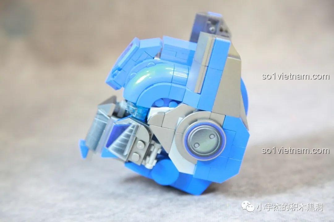 Góc nhìn chéo từ bên cạnh của phần đầu robot K-box V5006.