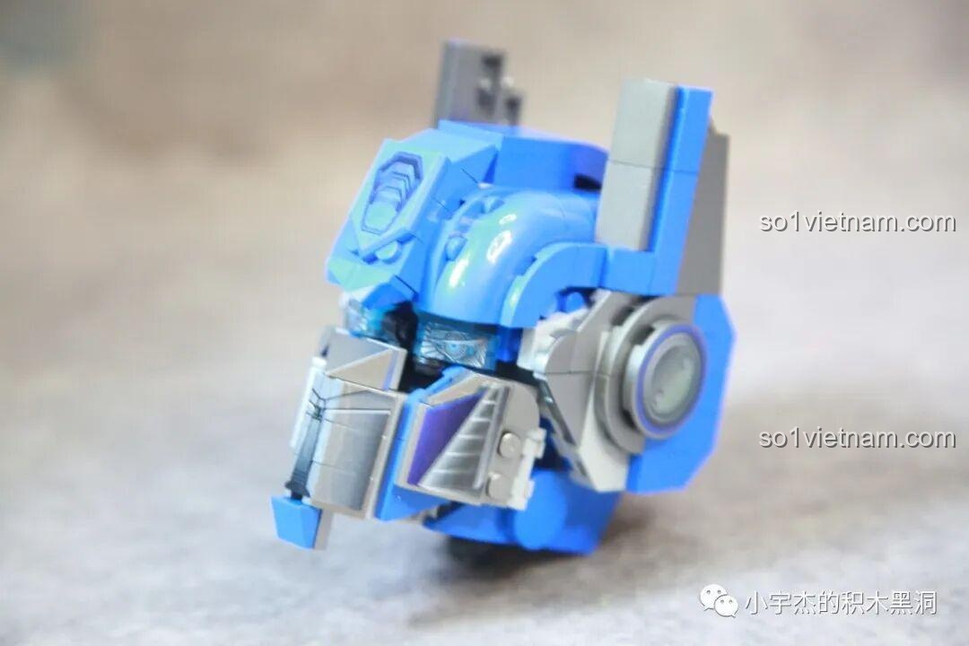 Góc nhìn nghiêng của phần đầu robot K-box V5006, khoe các chi tiết giáp.