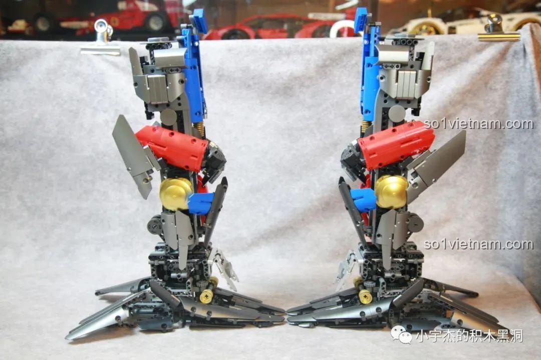 Mặt sau của đôi chân robot K-box V5006 với các chi tiết cơ khí và bánh xe.