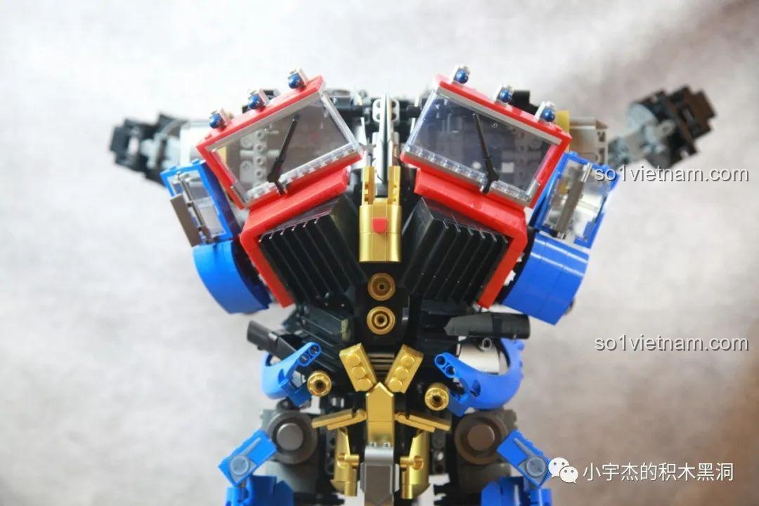 Phần giáp ngực của robot K-box V5006 đã được lắp ráp hoàn chỉnh.