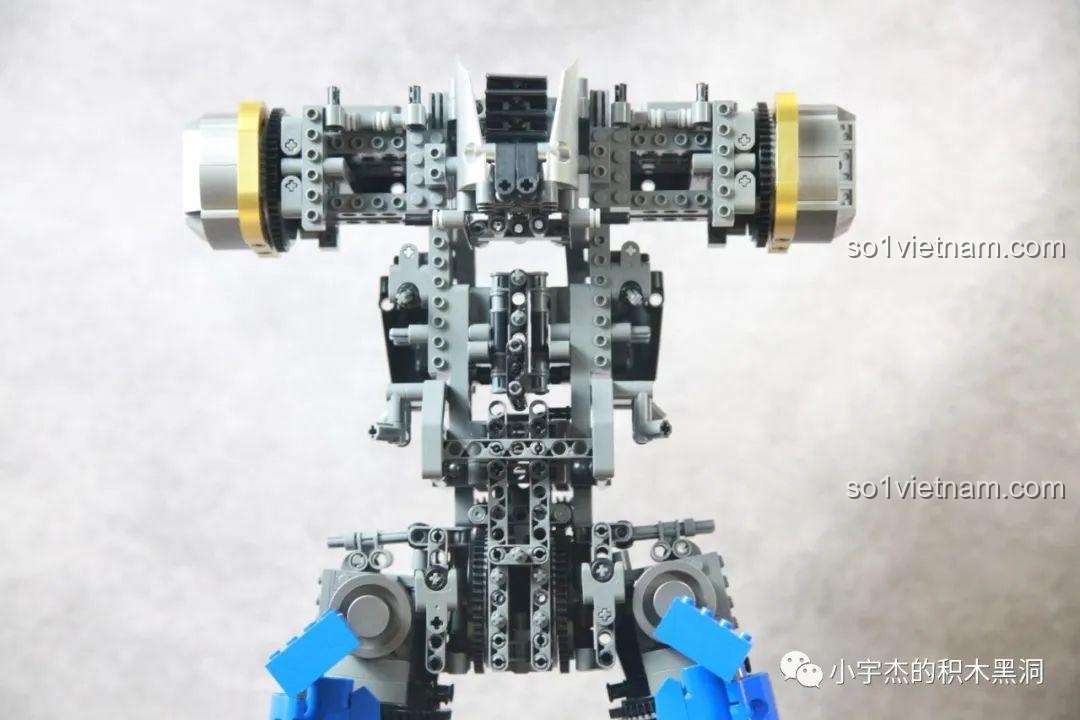 Cận cảnh chi tiết khớp vai của robot K-box V5006 với các bánh răng lớn.