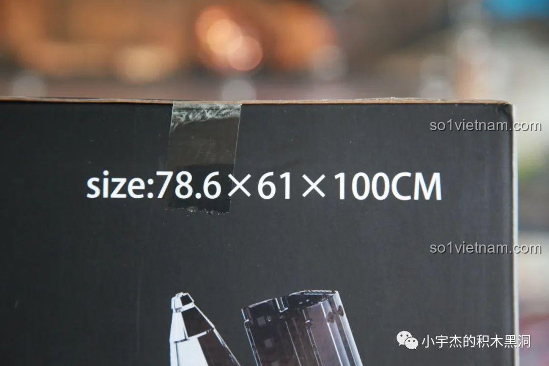 Thông số kích thước 100cm của mô hình K-box V5006 được in rõ trên vỏ hộp.