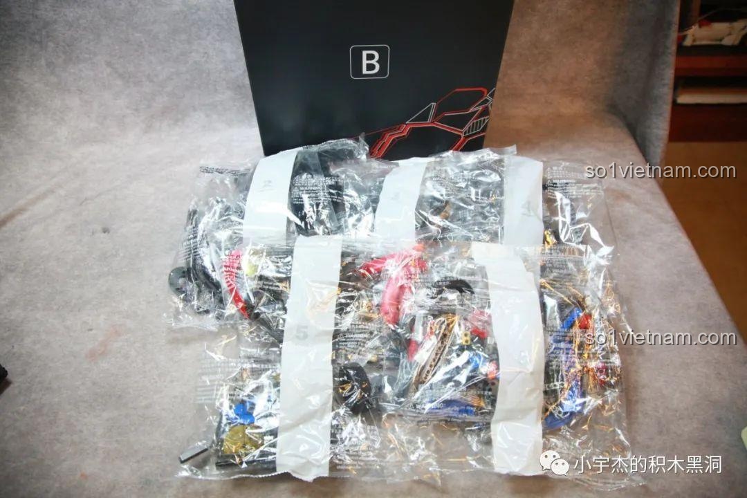 Mở hộp B của bộ K-box V5006 với các túi mảnh ghép cho các bước tiếp theo.