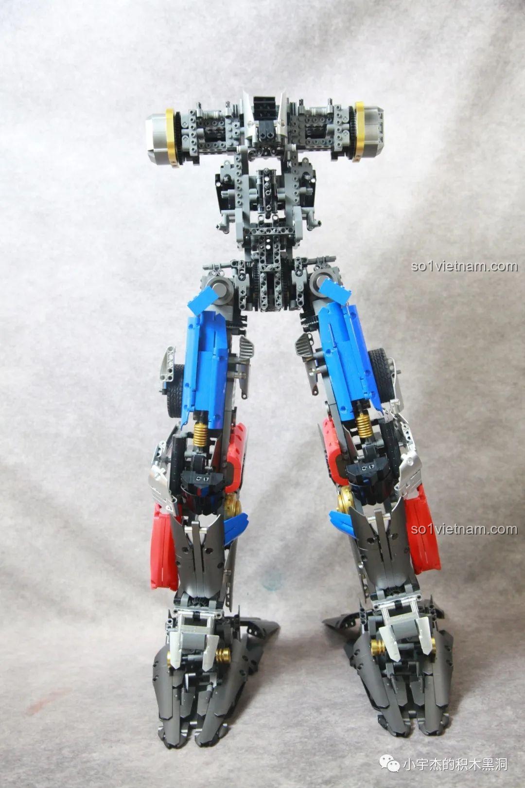 Mô hình K-box V5006 đứng vững chãi, sẵn sàng cho các bước lắp ráp tiếp theo.