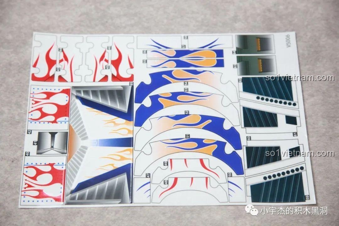 Sticker họa tiết lửa đặc trưng của Optimus Prime trong bộ K-box V5006.