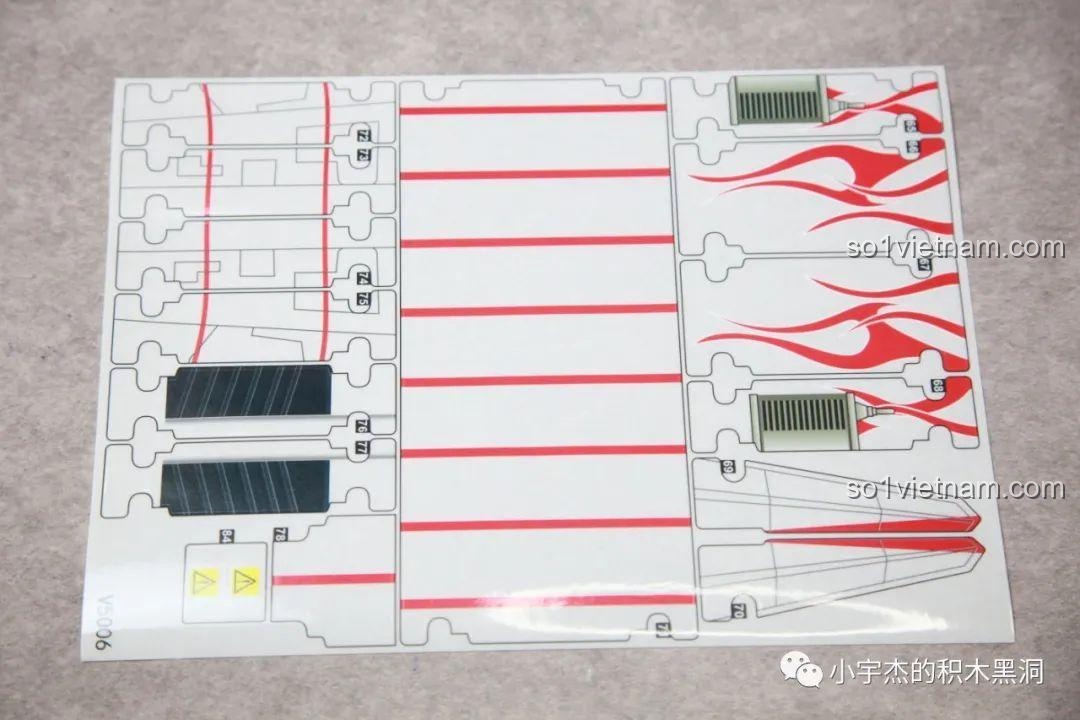 Tờ sticker với các đường sọc đỏ để trang trí cho các bộ phận của K-box V5006.