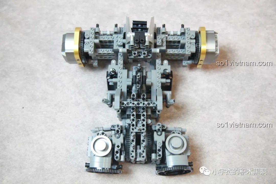 Phần thân trên của robot K-box V5006 đã hoàn thiện với các khớp vai.