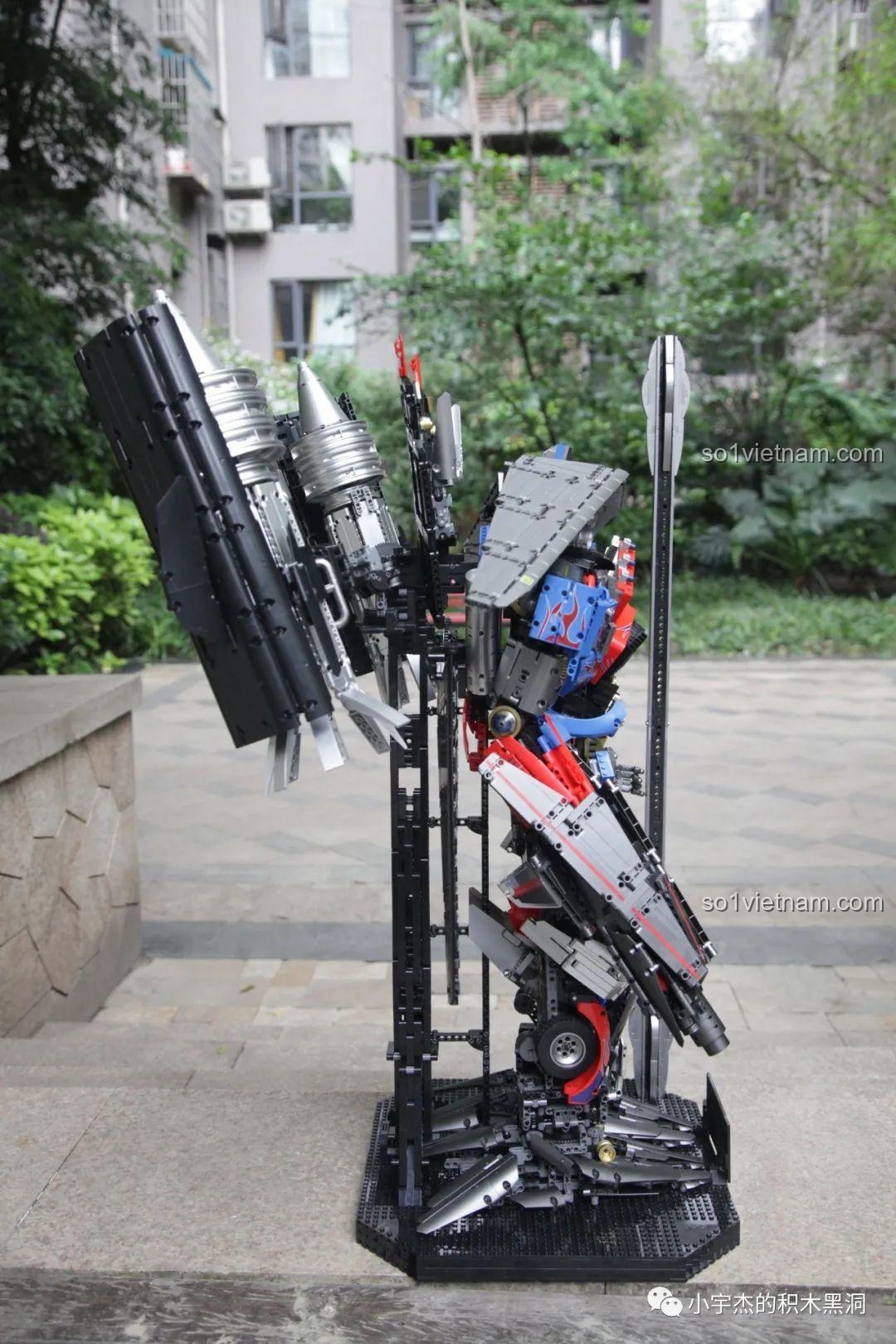 Toàn cảnh góc nhìn từ bên hông của robot K-box V5006.