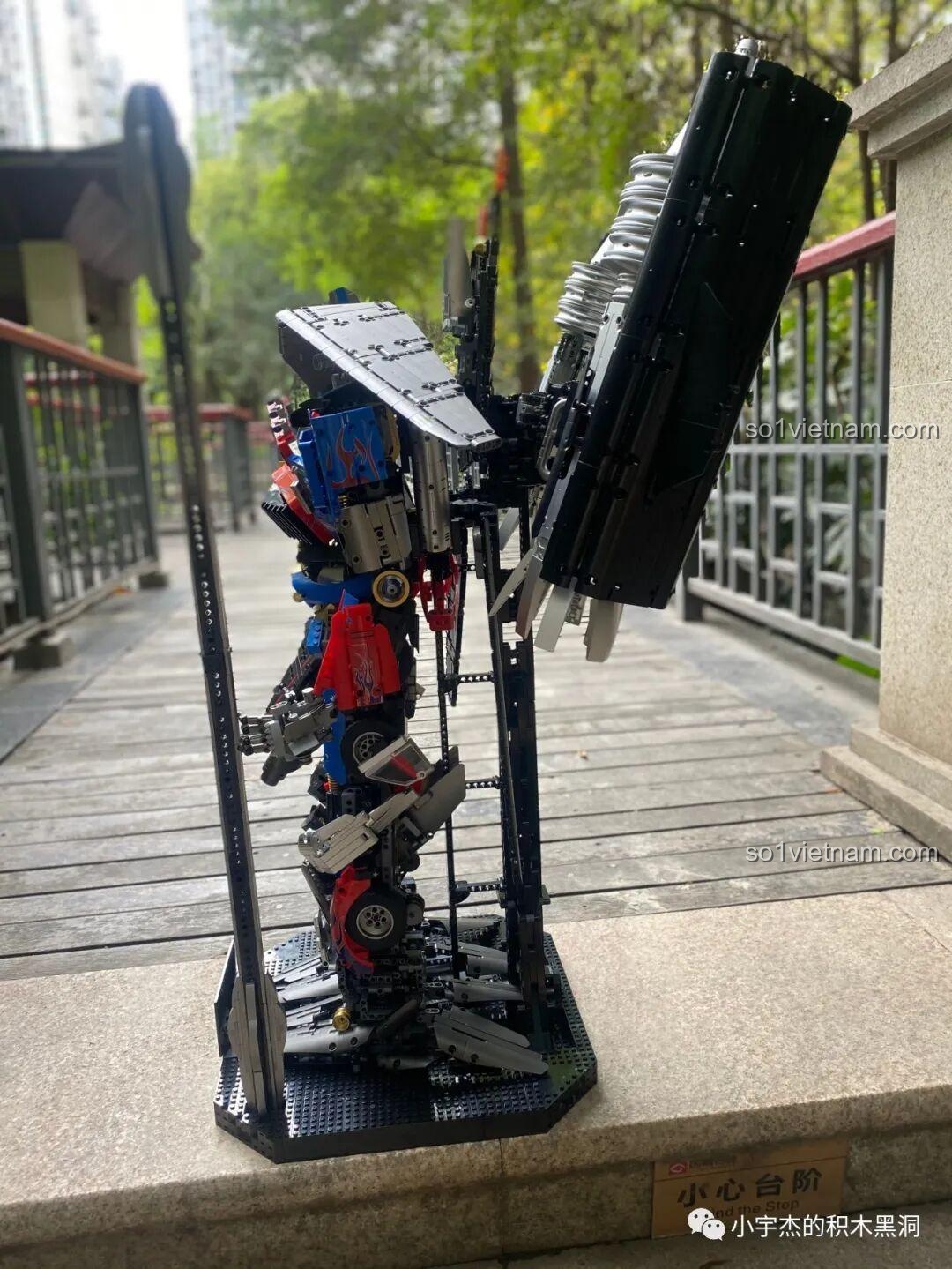 Một góc chụp toàn cảnh từ bên hông khác của robot K-box V5006.