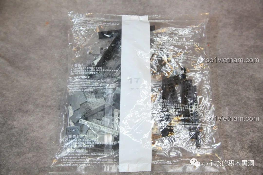 Túi mảnh ghép số 17 của bộ K-box V5006, dùng để lắp vũ khí cầm tay.